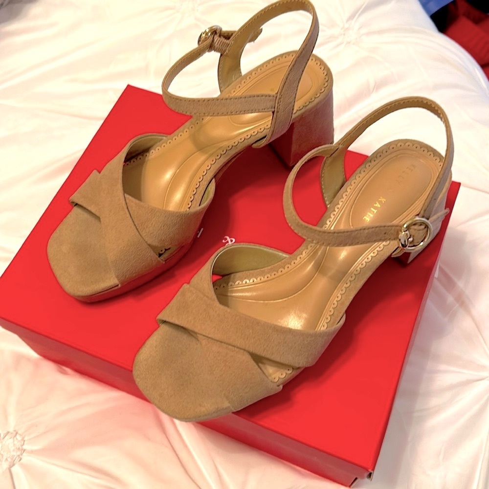 Beautiful microsuede heels! Only worn once.